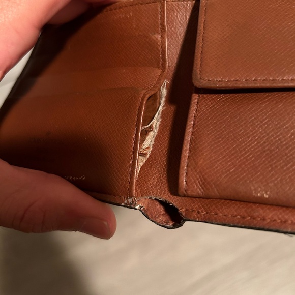 Louis Vuitton Men’s Monogram Bifold Wallet - Picture 10 of 12